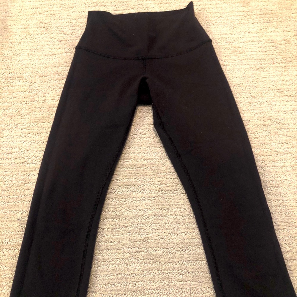 Lululemon black crop size 4